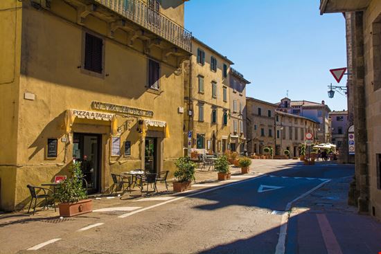 santa fiora Santa Fiora shutterstock.com 